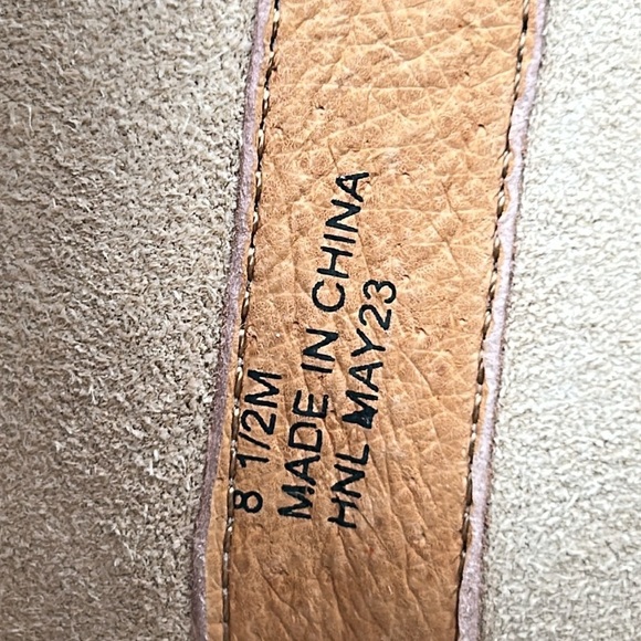2108- André Assous Suede Ankle boots Beige Water Resistant Size 8.5 NWT - Picture 11 of 12